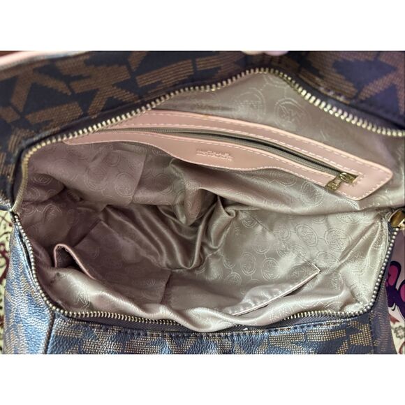 Michael Kors Signature Tote Bag - Picture 8 of 10